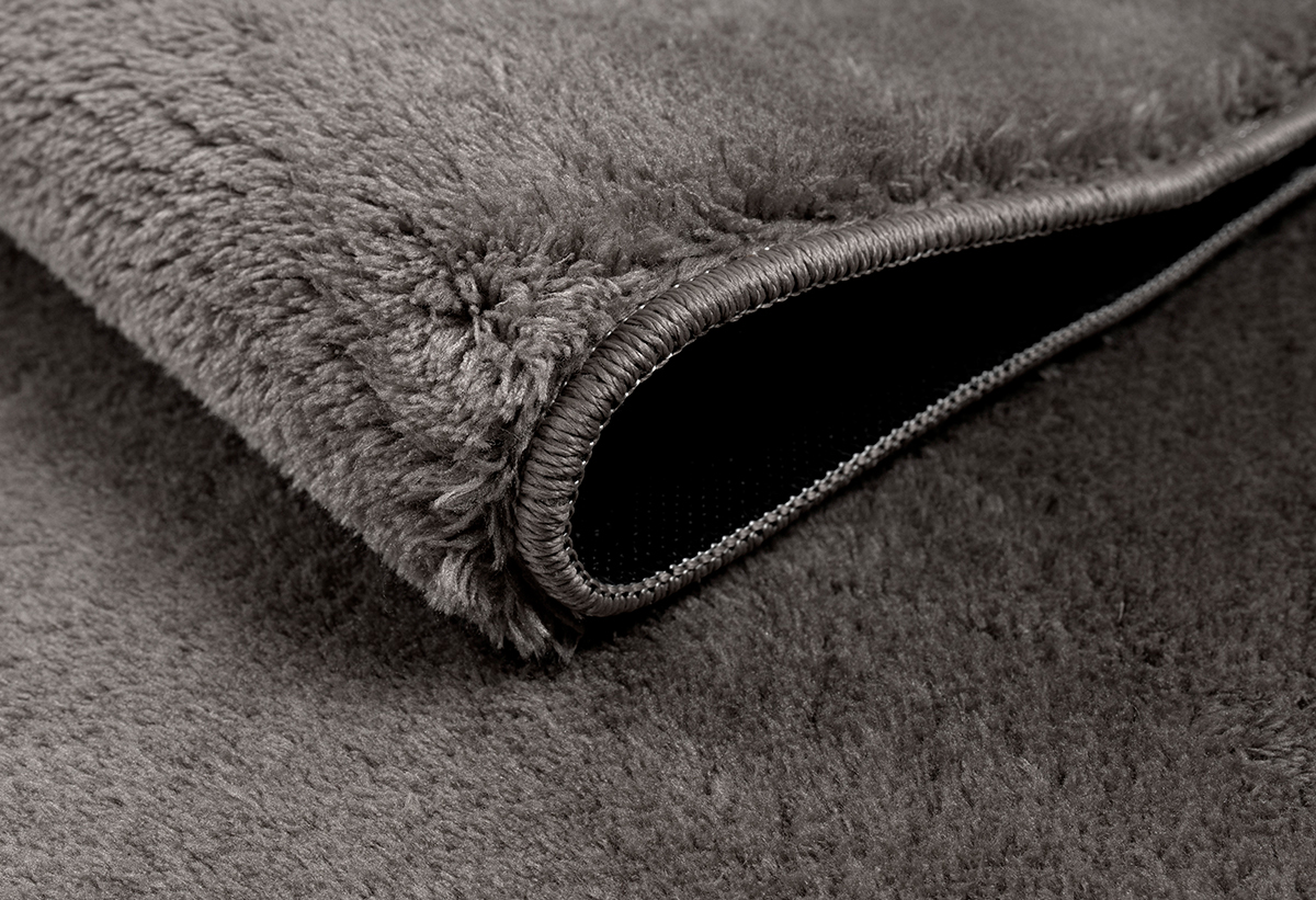 Εδώ διακρίνεται το ύψος πέλους του χαλιού.